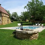 Domaine Avec Piscine A Dans Le Lot 4 Etoiles 2 Milhac
