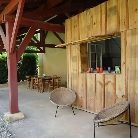 Domaine Avec Piscine A Dans Le Lot 4 Etoiles 2 *