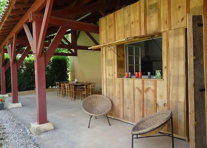 Domaine Avec Piscine A Dans Le Lot 4 Etoiles 2 *