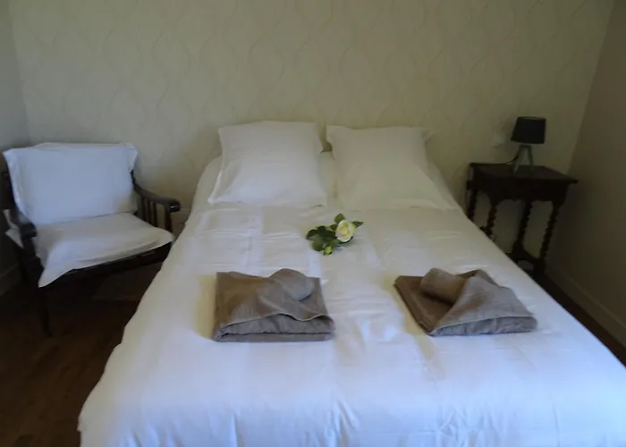 Domaine Avec Piscine A Dans Le Lot 4 Etoiles 2 *